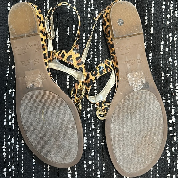Marc Fisher thong sandal, patent leopard print with gold chain detail, size 10 - Picture 6 of 8